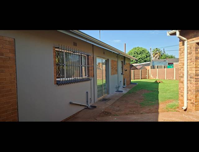 3 BEDROOM FREEHOLD TO LET IN EDELWEISS